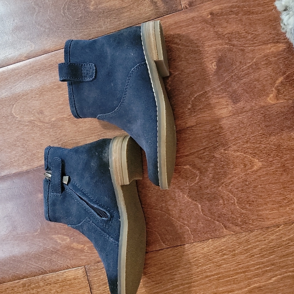 Girls low top boots